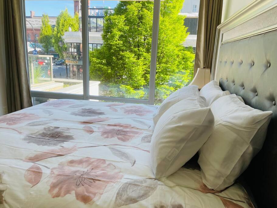 Spacious Downtown 2 Bedroom Condo With Pool And Air Conditioning Victoria Exterior foto